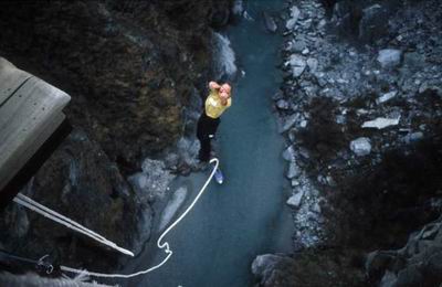 Bungeejumping backwards!